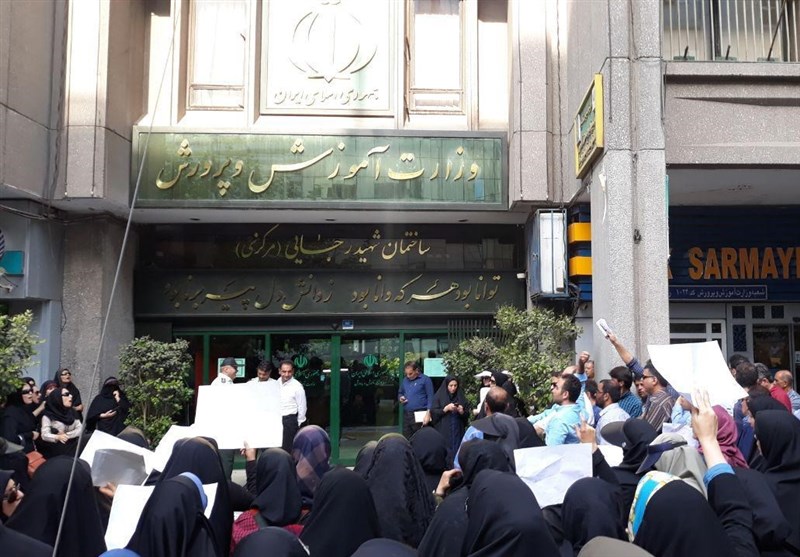 تجمع معلمان حق‌التدریس در اعتراض به بلاتکلیفی وضعیت استخدام 